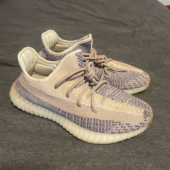 Yeezy 350 V2 Ash Pearl - Picture 1 of 7